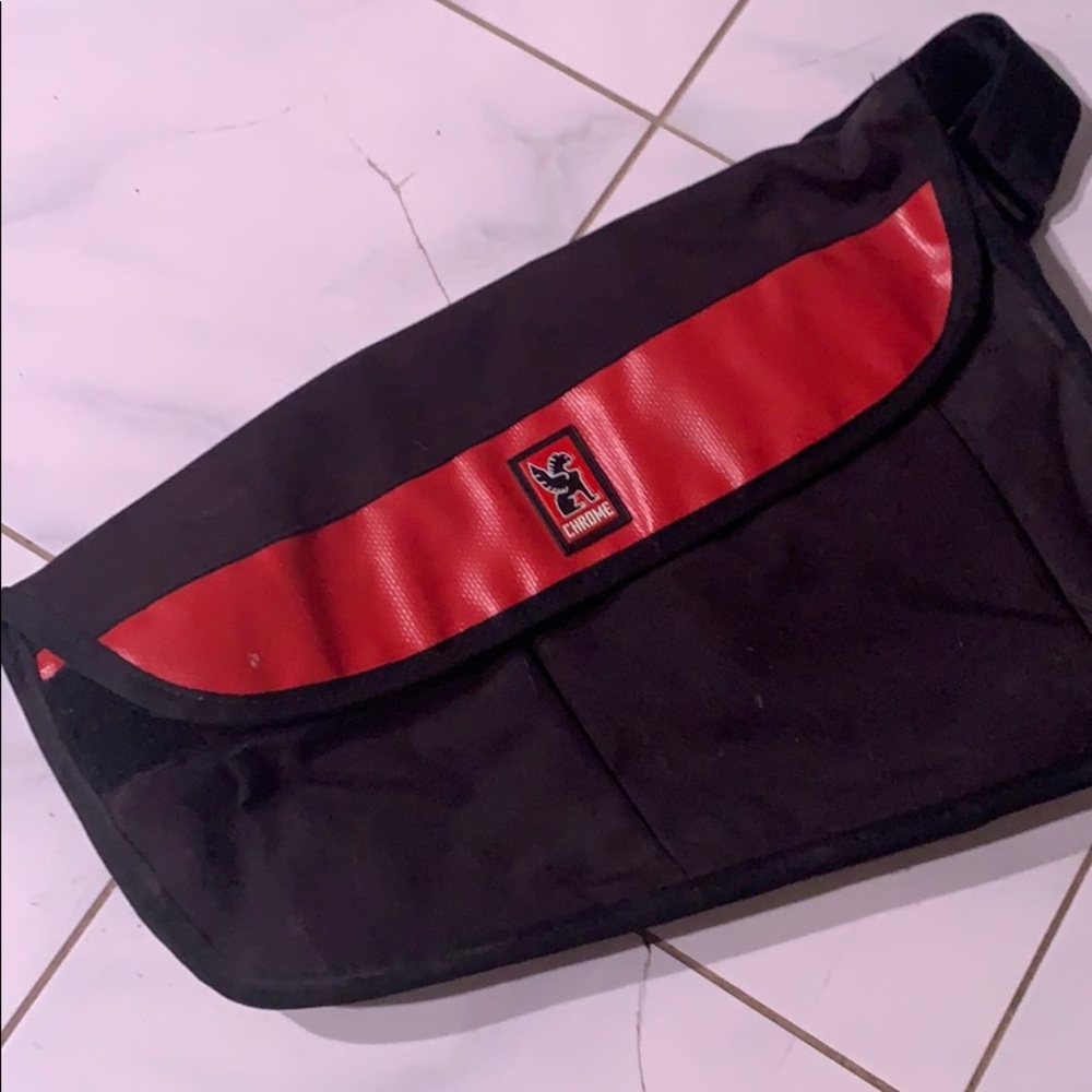GREAT CONDITION Chrome Black and Red Shoulder  Bag